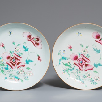 A pair of Chinese famille rose plates with floral design, Chenghua mark, Yongzheng