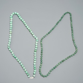 Two Chinese green jade beads necklaces, one with silver lock, 19/20th C.