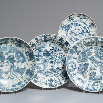 Quatre plats en porcelaine de Chine bleu et blanc dit 'de Swatow', Ming