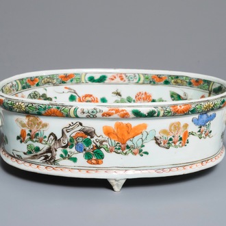 A Chinese famille verte tripod basin with birds among foliage, Kangxi