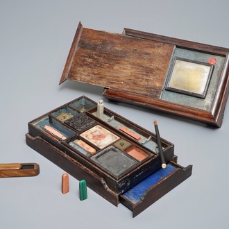 A Chinese calligraphy or artist's set in wooden box containing various seals, an ink stone and more, 19/20th C.