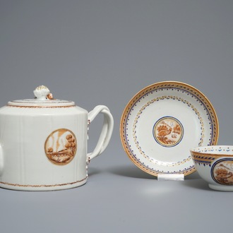 Une théière et une tasse avec soucoupe en porcelaine de Chine pour l'export, Jiaqing