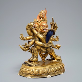 Une figure de Mahakala avec Yab-Yum en bronze doré, Sino-Tibet, 19/20ème