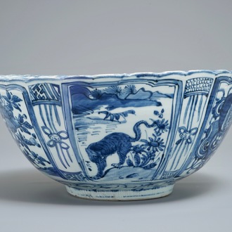 A large Chinese blue and white kraak porcelain bowl with a tiger, Wanli