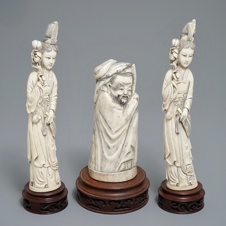 Trois figures en ivoire sculpté sur socles en bois, Chine, 2ème moitié du 19ème