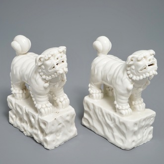 A pair of Chinese Dehua blanc de Chine models of guardian dogs on rockwork base, 19th C.