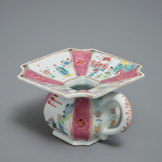 Un crachoir en porcelaine de Chine famille rose, Yongzheng/Qianlong