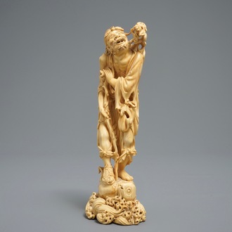 Une figure de Li Tieguai en ivoire sculpté, Chine, 18/19ème