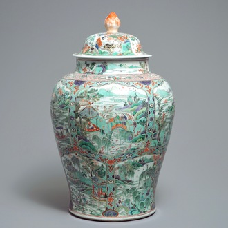 Un grand vase couvert en porcelaine de Chine famille verte à décor de paysages fluviales, Kangxi