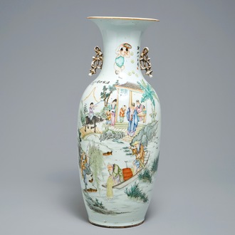 A Chinese famille rose two-sided design vase, 19/20th C.