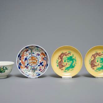 Three Chinese plates with dragons and phoenixes and an underglaze decorated bowl, Kangxi and Guangxu marks, 19/20th C.