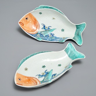 A pair of Japanese Hizen ware Kakiemon-style carp-shaped trays, Edo, 17th C.