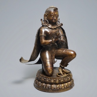 Een grote bronzen figuur van Garuda, Nepal, 19e eeuw