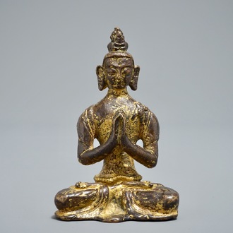 Een deels vergulde bronzen Boeddha Namaskara, Nepal, 16/17e eeuw