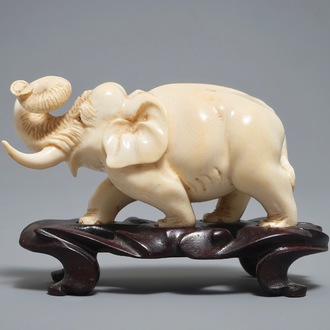 A Chinese carved ivory model of an elephant, 19/20th C.