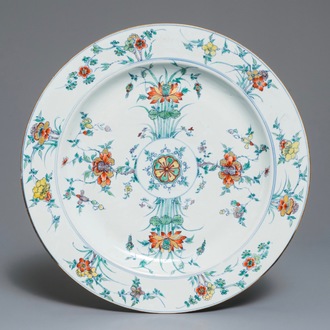 Un plat en porcelaine de Chine doucai, Kangxi