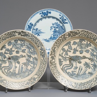 Trois assiettes en porcelaine de Chine bleu et blanc des naufrages Binh Thuan et Nanking, Ming et Qing