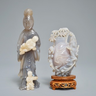 A Chinese carved agate figure of a lady and a vase on wooden stand, 19/20th C.