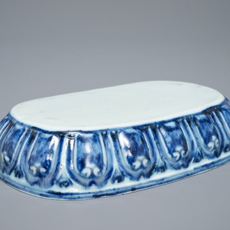 A Chinese blue and white lotus throne-shaped stand, Xuande mark, 19/20th C.