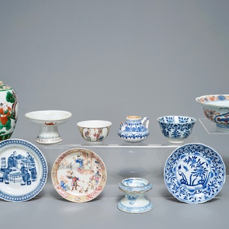 Un lot varié en porcelaine de Chine, Kangxi et après