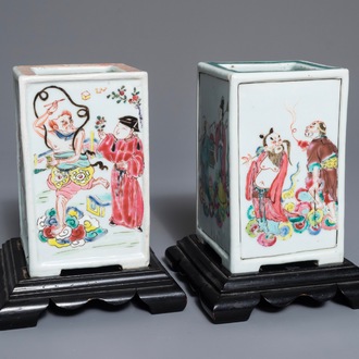 Deux pots à pinceaux aux immortels en porcelaine de Chine famille rose, Yongzheng