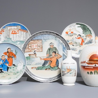 Een collectie Chinese borden en vazen met decors uit de Culturele Revolutie, 20e eeuw