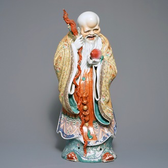 Une grande figure de Shou Lao en porcelaine de Chine famille rose, 19/20ème