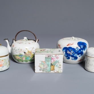 A varied collection of Chinese famille rose and qianjiang cai porcelain, 19th C.