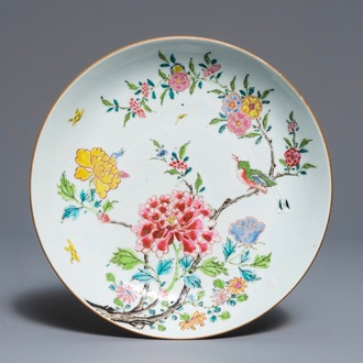 Une assiette en porcelaine de Chine famille rose, Yongzheng