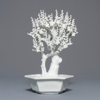 Un modèle d'un arbre en porcelaine blanc de Chine, Kangxi