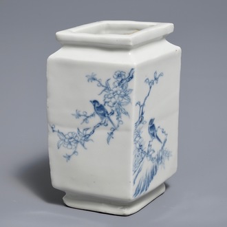 A Chinese blue and white lozenge-shaped vase with birds on branches, 20th C.