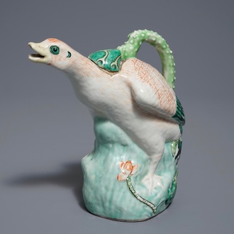 A Chinese famille verte duck-shaped ewer and cover, 18/19th C.