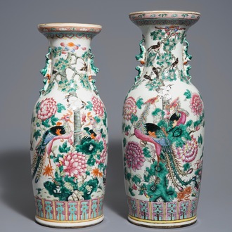 Twee Chinese famille rose vazen met feniksen en eenden, 19e eeuw