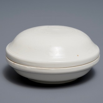 A Chinese round Dehua blanc de Chine box and cover with incised design, Ming/Qing