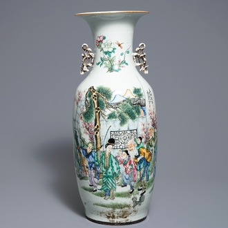 A Chinese famille rose two-sided design vase, 19/20th C.