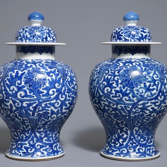 A pair of Chinese blue and white 'lotus scroll' vases and covers, 19th C.