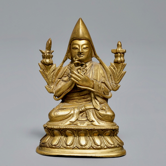 Une figure de Tsongkhapa en bronze doré, Sino-Tibet, 18/19ème