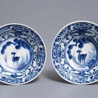 A pair of Japanese Arita blue and white Kraak-style bowls with deer, Edo, 17/18th C.