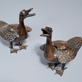 A pair of Chinese bronze duck-shaped incense burners and covers, 18/19th C.