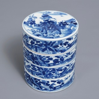 A Chinese blue and white cylindrical three-tier box, 19th C.