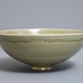 A Chinese Longquan celadon bowl with incised floral design, Yuan/Ming