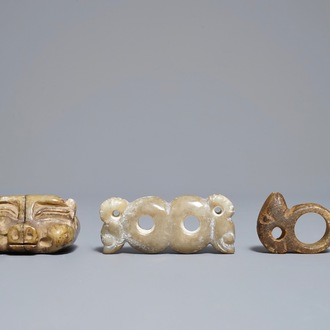 Trois pièces archaïques en jade sculpté, Chine, Néolithique ou après