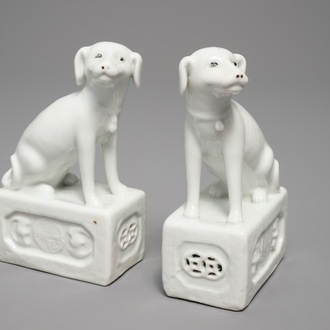 A pair of Chinese blanc de Chine models of dogs, seal mark, 18/19th C.