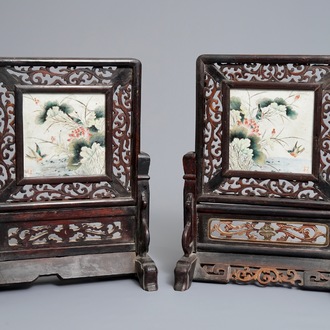 A pair of Chinese qianjiang cai wooden table screens, Shen De Tang Zhi marks, 19/20th C.