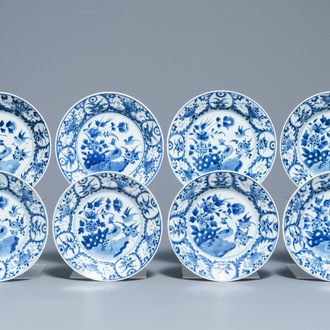 Acht Chinese blauwwitte borden met pauwen en vogels, Kangxi