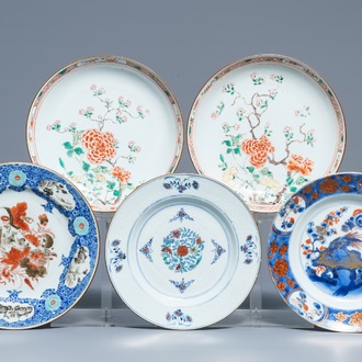 Five Chinese doucai, verte-rose and Imari style plates, Kangxi/Qianlong