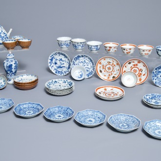 Un lot varié en porcelaine de Chine bleu et blanc et polychrome, Kangxi/Qianlong