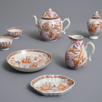 Een Chinees famille rose 8-delig theeservies met Europese schepen, Qianlong