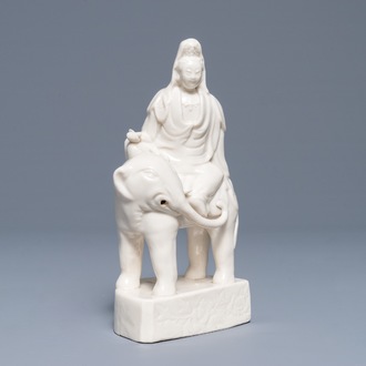 Een Chinees Dehua blanc de Chine model van Guanyin op een olifant, Kangxi