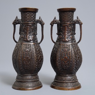 A pair of Chinese bronze vases in archaic style, 19th C.